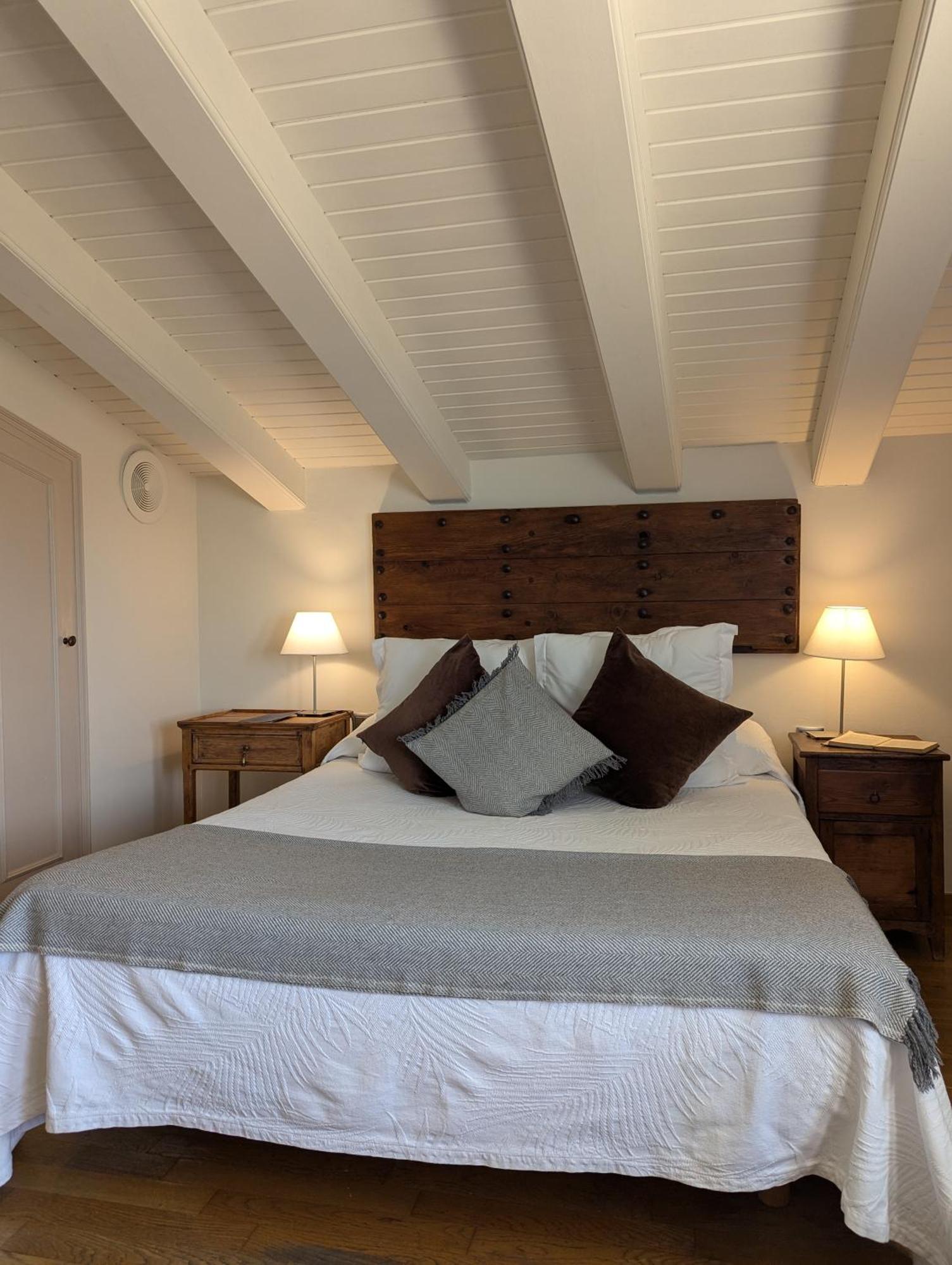 Hostal De La Placa - Hotel Boutique Cabrils Exterior photo