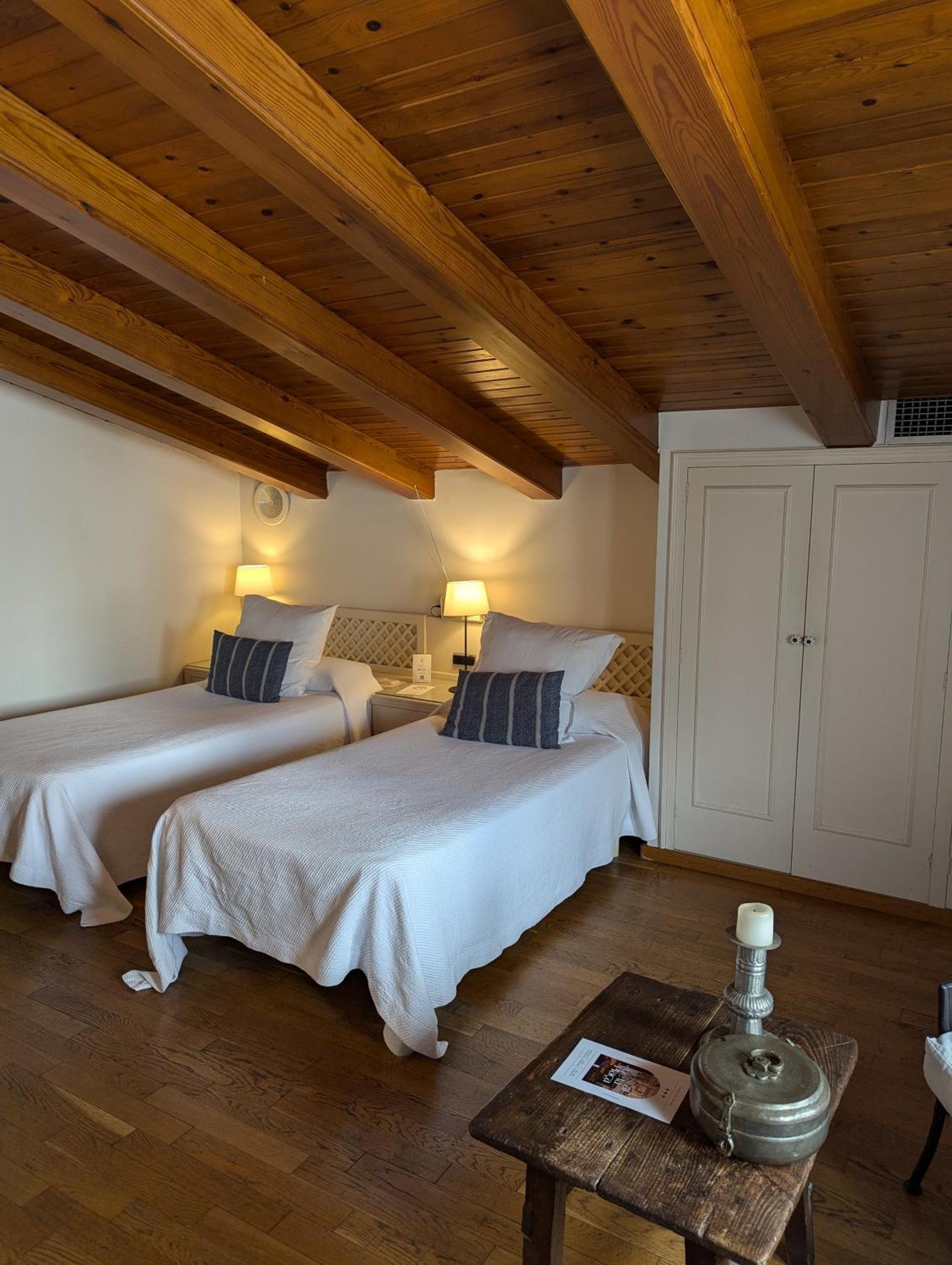 Hostal De La Placa - Hotel Boutique Cabrils Exterior photo